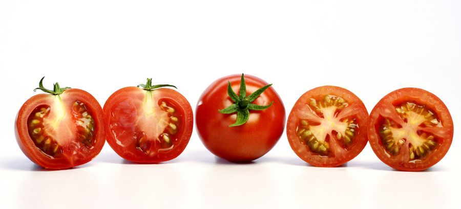 Почему томаты белые внутри?